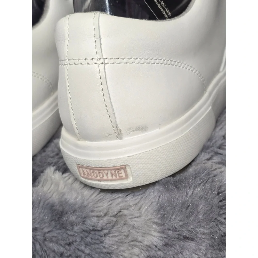 NWB Anodyne‎ No. 93 Casual Sneaker Women's size 8 white, pink accent